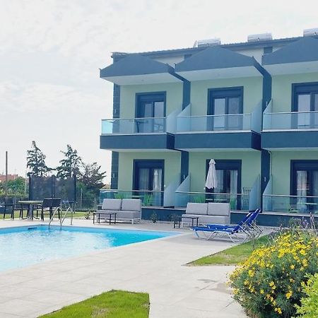 Paramithi Luxury Apartments Nikiti  Eksteriør billede