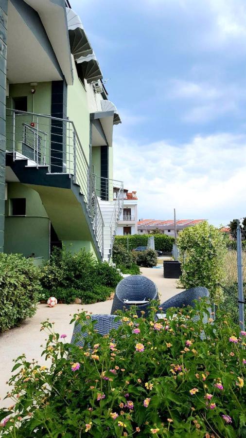 Paramithi Luxury Apartments Nikiti  Eksteriør billede