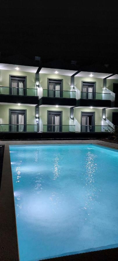 Paramithi Luxury Apartments Nikiti  Eksteriør billede