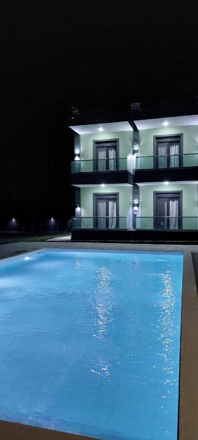 Paramithi Luxury Apartments Nikiti  Eksteriør billede