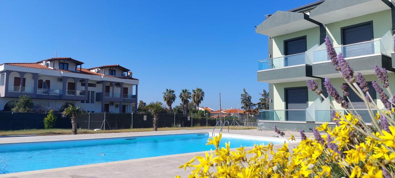 Paramithi Luxury Apartments Nikiti  Eksteriør billede