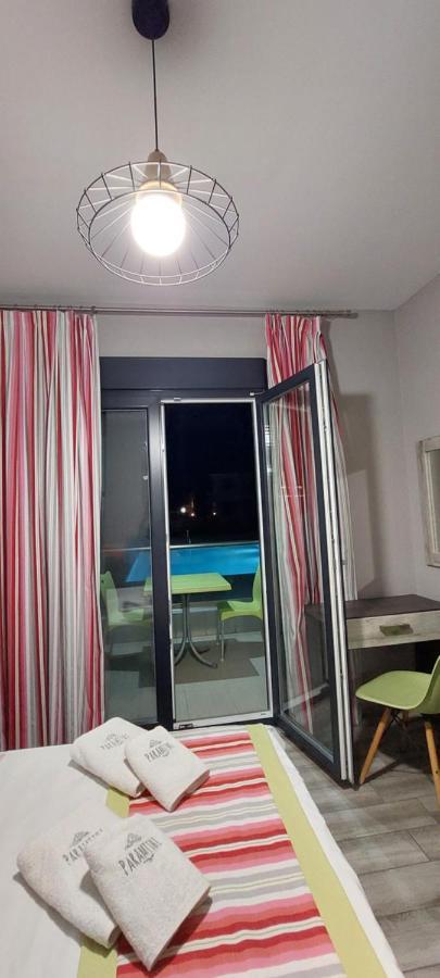 Paramithi Luxury Apartments Nikiti  Eksteriør billede