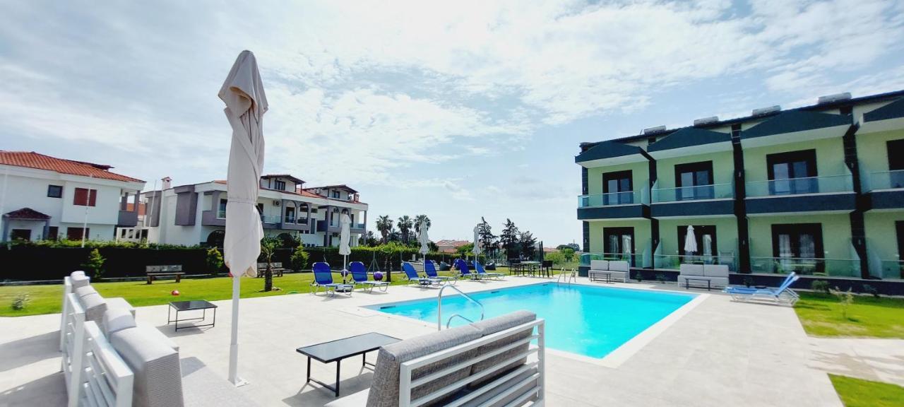 Paramithi Luxury Apartments Nikiti  Eksteriør billede