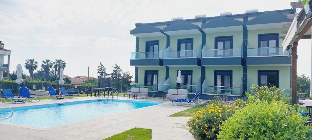 Paramithi Luxury Apartments Nikiti  Eksteriør billede