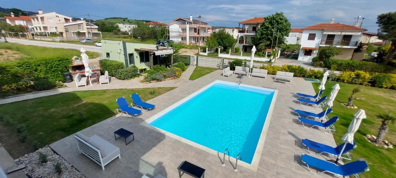 Paramithi Luxury Apartments Nikiti  Eksteriør billede