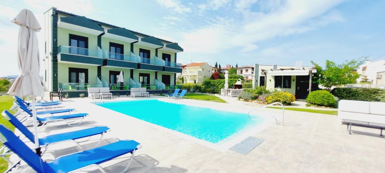Paramithi Luxury Apartments Nikiti  Eksteriør billede