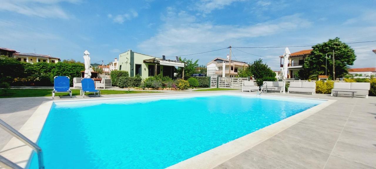 Paramithi Luxury Apartments Nikiti  Eksteriør billede