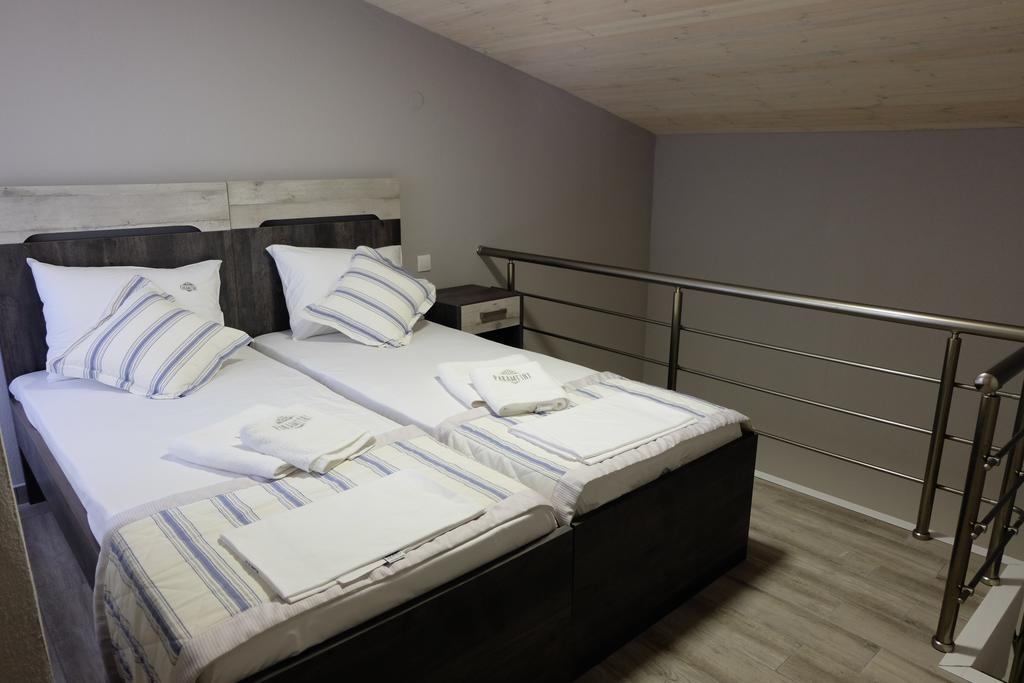 Paramithi Luxury Apartments Nikiti  Eksteriør billede