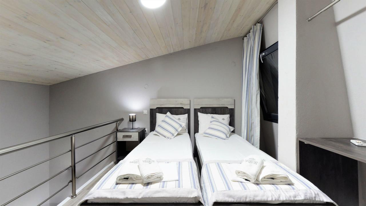 Paramithi Luxury Apartments Nikiti  Eksteriør billede