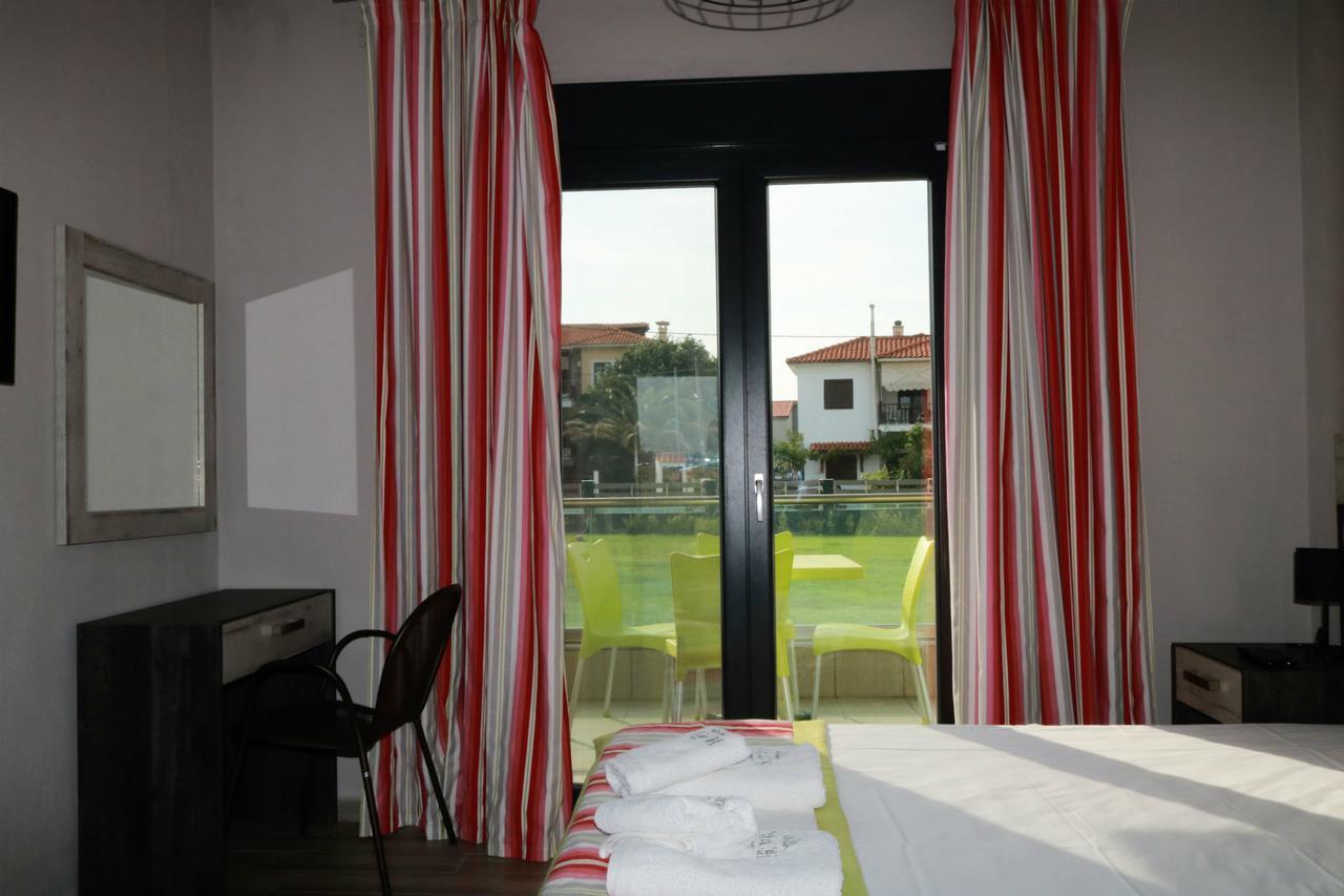 Paramithi Luxury Apartments Nikiti  Eksteriør billede