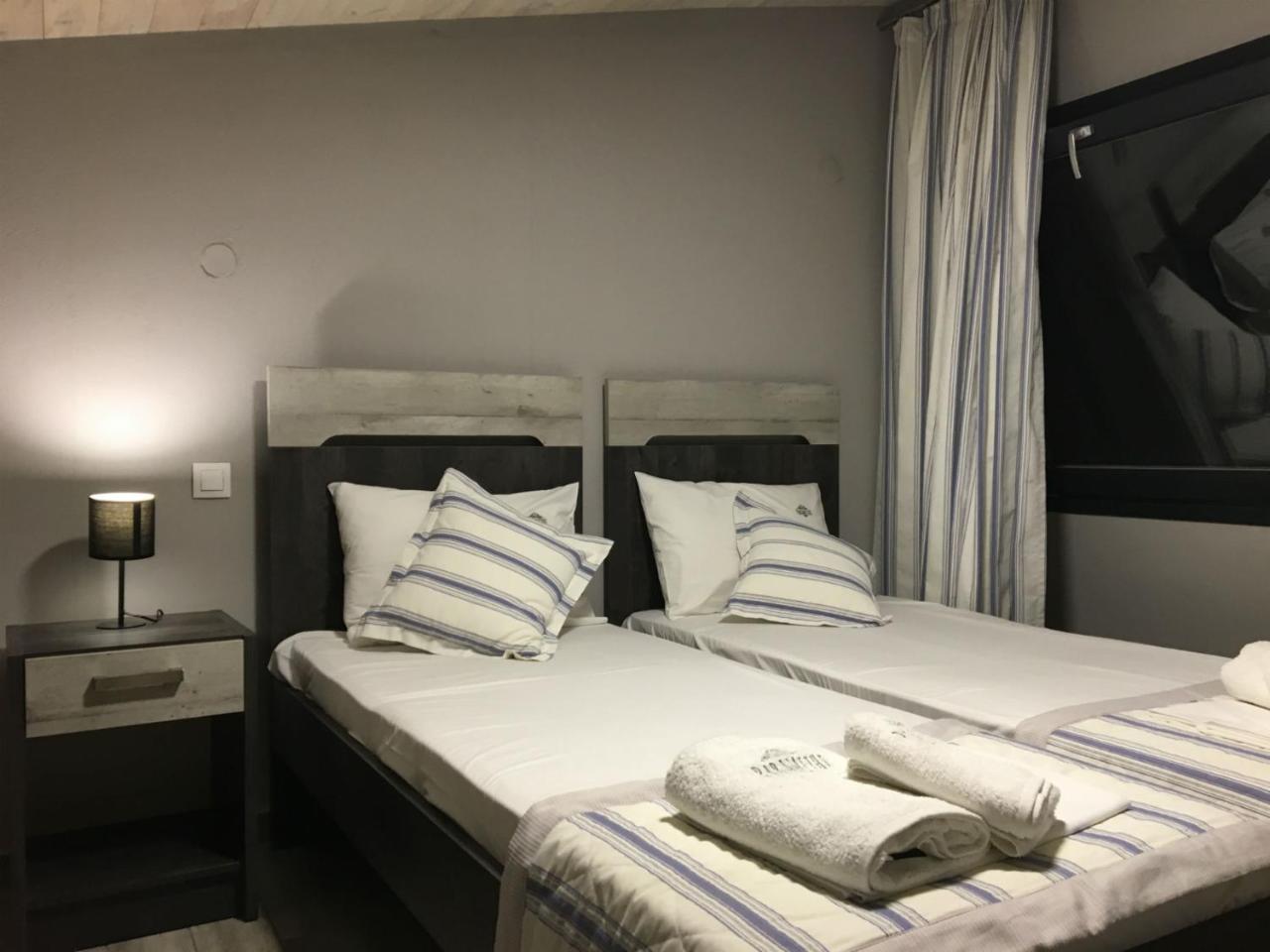 Paramithi Luxury Apartments Nikiti  Eksteriør billede
