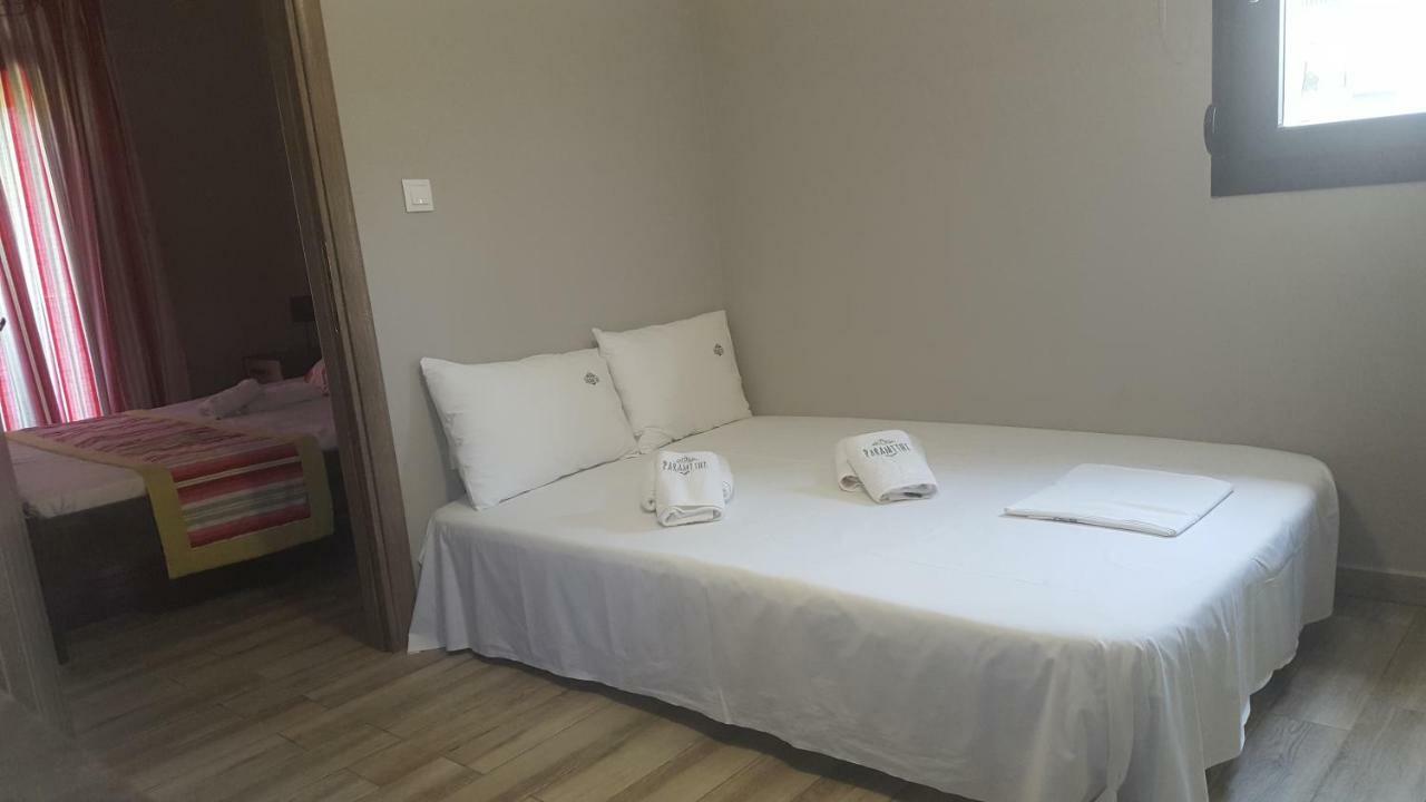 Paramithi Luxury Apartments Nikiti  Eksteriør billede