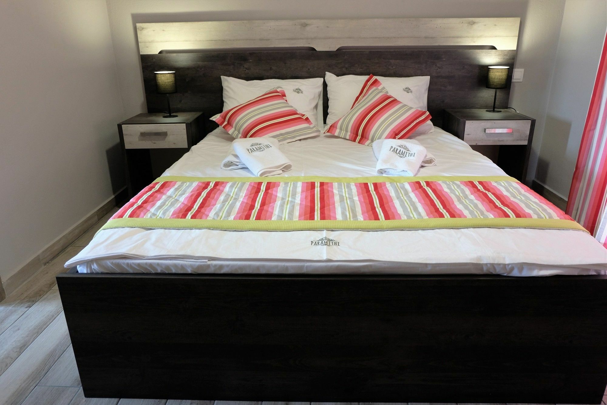 Paramithi Luxury Apartments Nikiti  Eksteriør billede