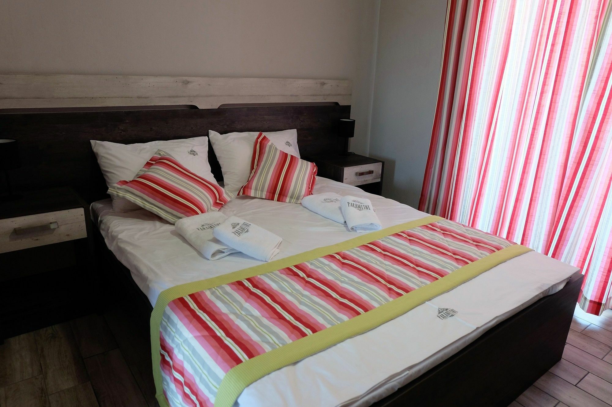 Paramithi Luxury Apartments Nikiti  Eksteriør billede
