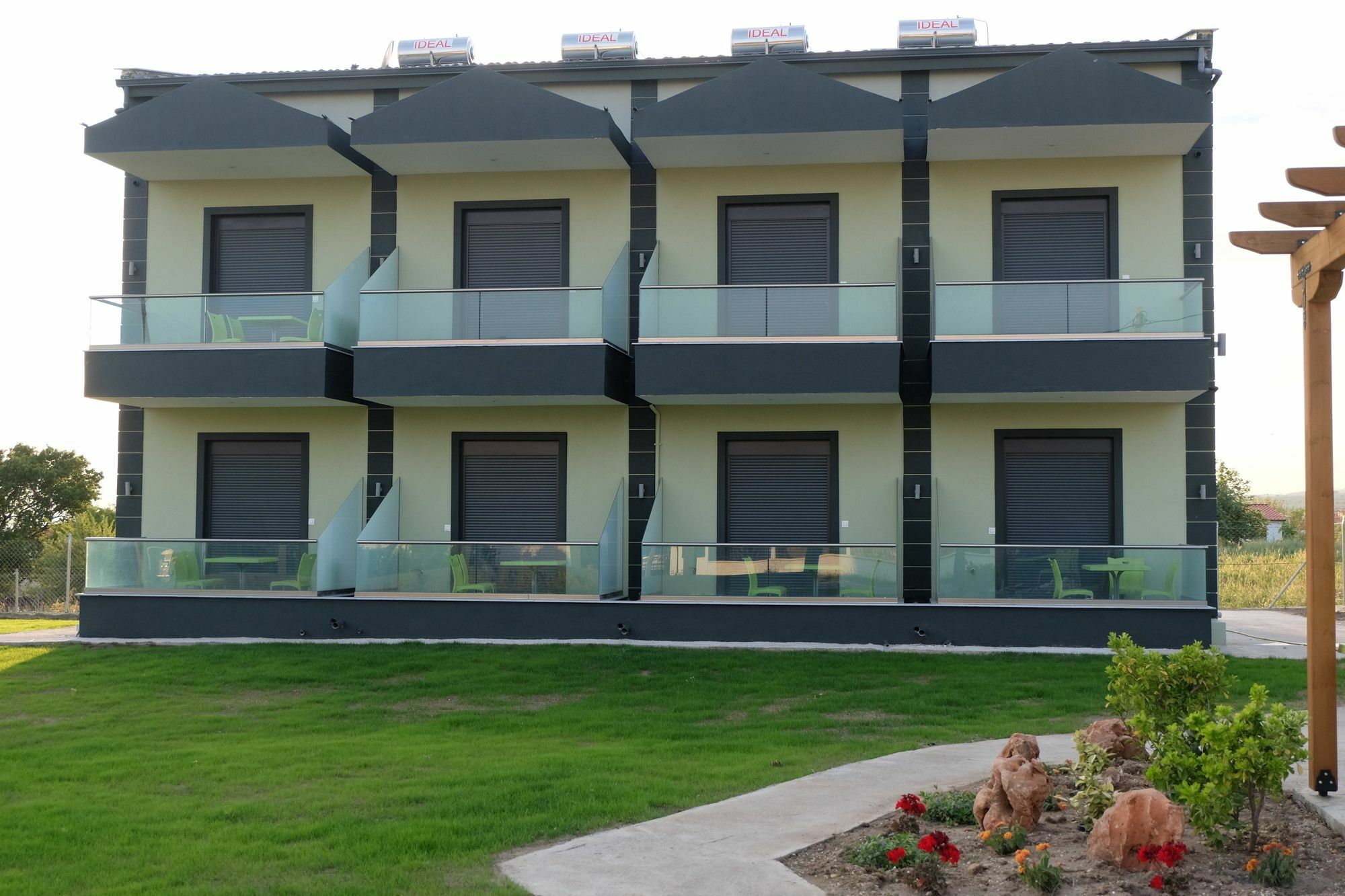 Paramithi Luxury Apartments Nikiti  Eksteriør billede
